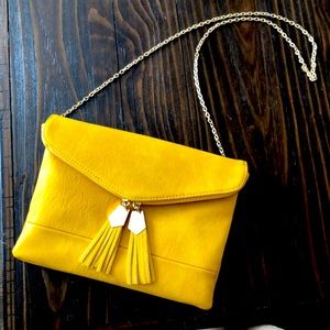 Urban Expressions Nala Tassel Zip Clutch